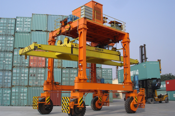 Container Straddle Carrier