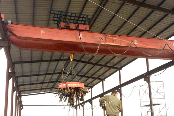 Bridge Crane with Magnechuck