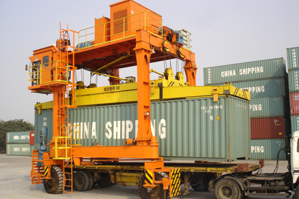 Container Straddle Carrier