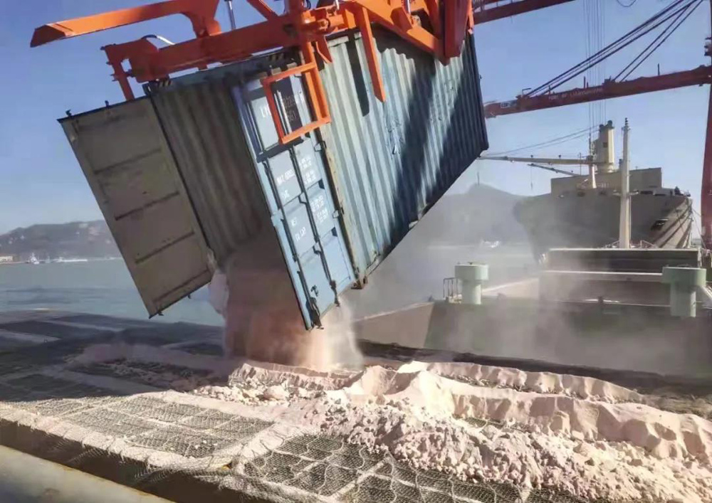Bulk Material Container Discharging Spreader