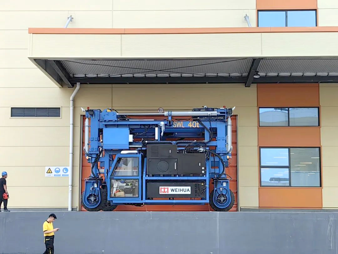 40t Straddle Carrier